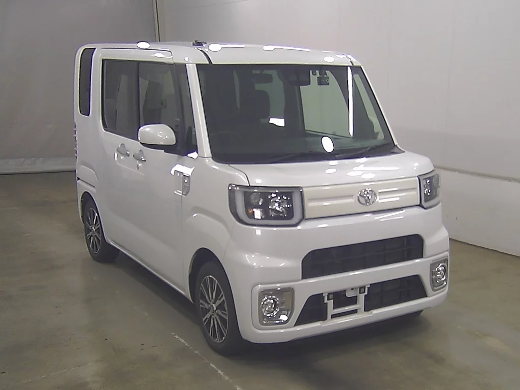 Toyota Pixis Mega LA700A 2021